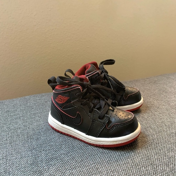 Air Jordan 1 Mid BT TD Black and Red Sneakers Kids 5C - Picture 4 of 5